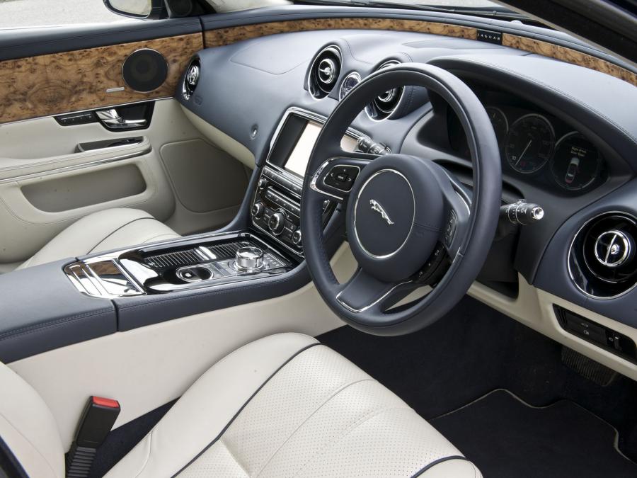  Jaguar XJL 2010 года  (UK) (фото 10 из 31)